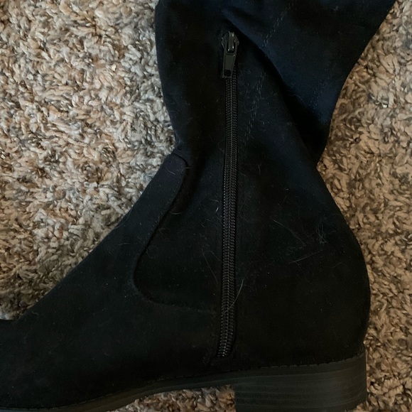 Knee boots - Picture 2 of 3